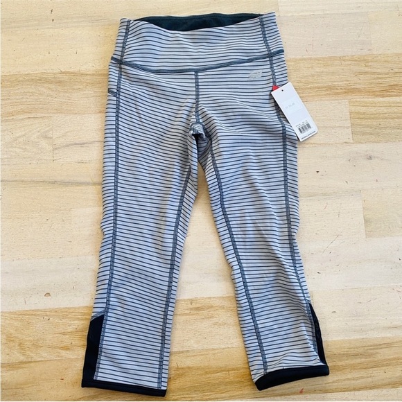 New Balance, Gap,  4 capri workout pants bundle - Picture 5 of 12